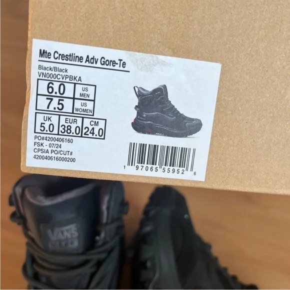 Vans Crestline GORE-TEX Shoe
Waterproof Women 7.5 US - Picture 14 of 14